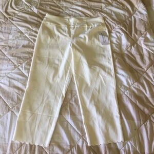 Nina Leonard Tummy Smoothing Waist Cream Scalloped Hem Capri Pants Size M